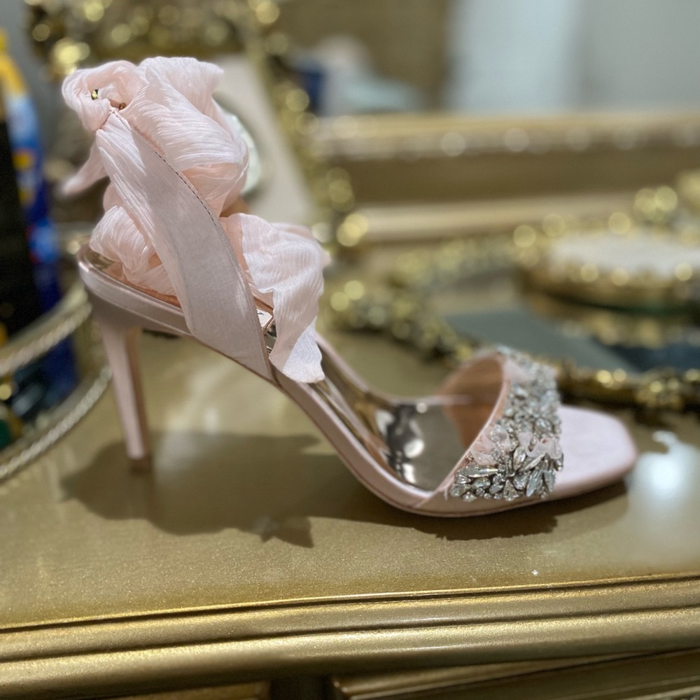 Badgley Mischka Womens Bobbie Soft Blush Ankle Strap Heels